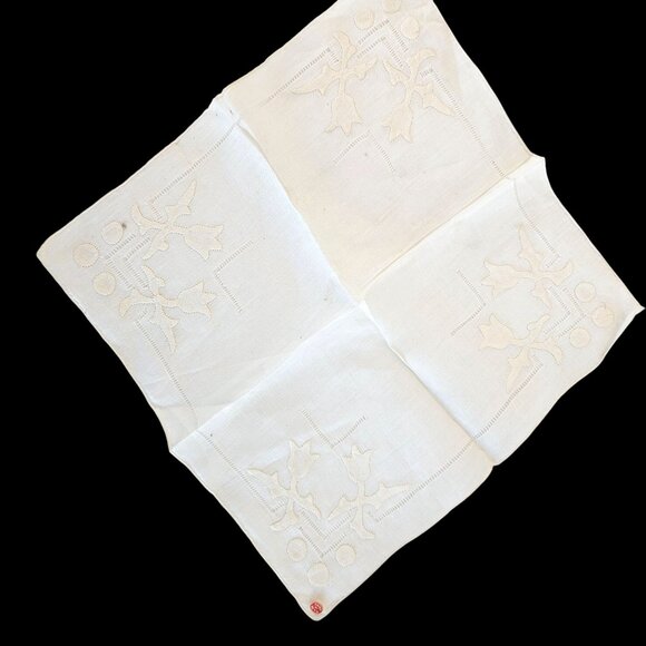 Instant Vintage Christmas Collection 1950s Hankie and Decor Bundle - Picture 6 of 13